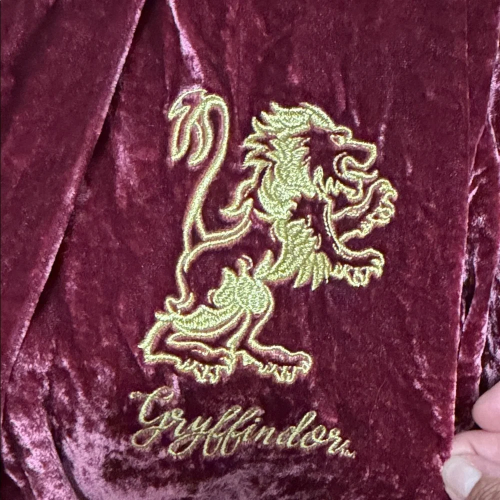 Pottery Barn Teen Harry Potter Gryffindor Plush Velvet Burgundy Robe, Size XXL.